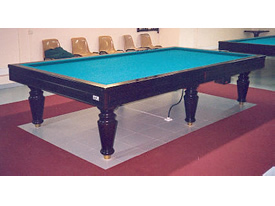 <b>ESTRUCTURA:</b> Metálica.<br /><b>PATAS:</b> Seis. Madera. Torneadas. Con niveladores.<br /><b>PRESENTACIÓN:</b> Barnizado. Color: caoba.<br /><b>PIZARRAS:</b> 3 piezas de 50 mm. Pulidas. Bastidor madera.<br /><b>GOMA BANDA:</b> Artemis Intercontinen